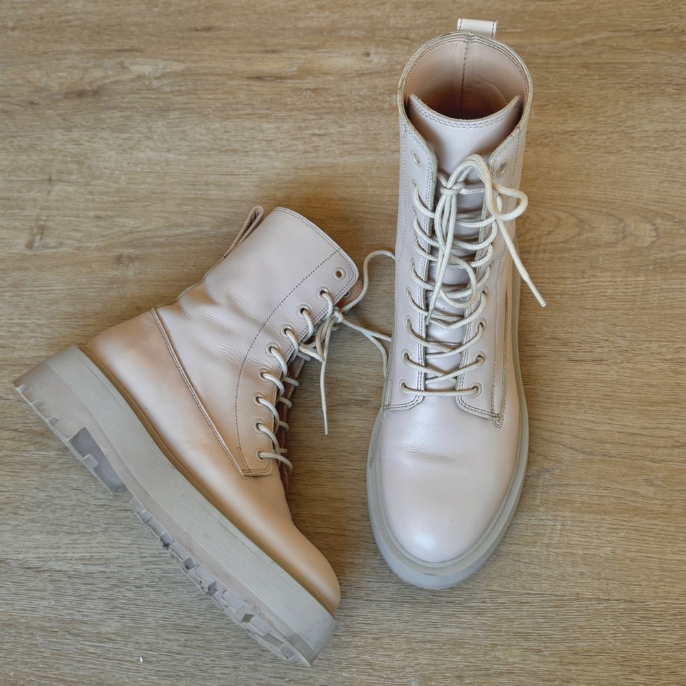 & Other Stories beige lace up boots / size 38 / 7.5